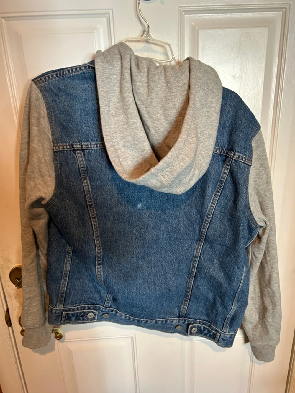 Levi's Blue Denim Jacket with Gray Hoodie Sleeves - Picture 8 of 10